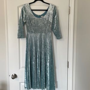 Eva Mendes Velvet pleated dress